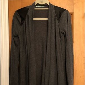 Light weight layering top